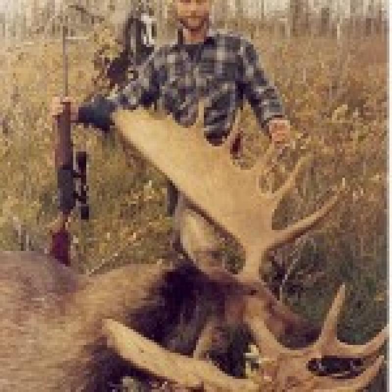 HethAlan Heth with Alaskan moose