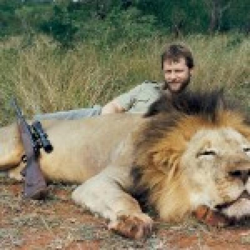 HethAlan Heth with gold medal #9 SCI African Lion